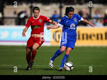 Fußball – FA Super League der Frauen – Everton Ladies gegen Bristol Academy Women – Arriva Stadium. Everton Ladies' Gwen Harries und Bristol Academy Women's Loren Dykes Stockfoto