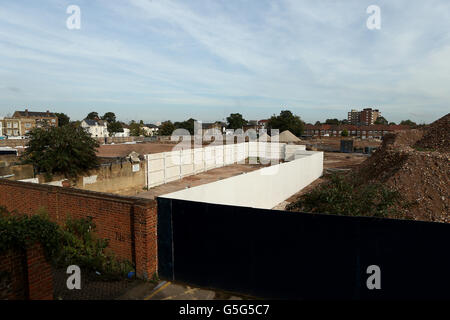 Fußball - Tottenham Hotspur Ground Reentwicklung - White Hart Lane. Eine allgemeine Ansicht der Abrissarbeiten, die neben der White Hart Lane durchgeführt werden, wo Tottenham Hotspur ein neues Stadion plant Stockfoto