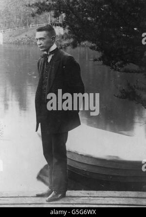 Der russische Minister Alexander Fjodorowitsch Kerenski auf seinem Privatbesitz bei Petrograd. *Scan mit niedriger Auflösung - Scan mit hoher Auflösung auf Anfrage Stockfoto