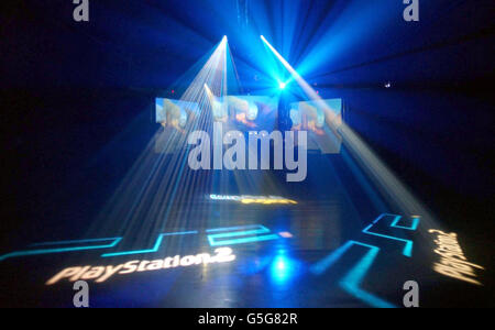 Die PlayStation 2-Spielekonsole bei den Muzik Magazine Dance Awards 2001, die in den Arches im Osten Londons stattfinden. Stockfoto