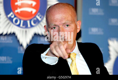 Essex Police Assistant Chief Constable Gary Beautridge spricht auf der Pressekonferenz im Essex Polizeihauptquartier in Chelmsford, Essex bezüglich des tödlichen Hausbrands in Barn Mead, Harlow, Essex. Stockfoto