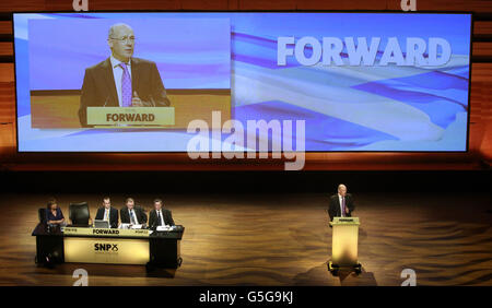 John Swinney MSP, Kabinettsminister für Finanzen, spricht bei der jährlichen nationalen Konferenz der Scottish National Party (SNP) in der Perth Concert Hall in Schottland. Stockfoto