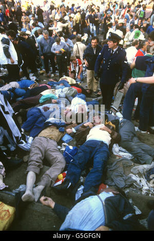 Fußball - Heysel-Katastrophe - Europameisterschaftsfinale 1985 - Juventus gegen Liverpool. Opfer der Katastrophe im Heysel-Stadion. Stockfoto