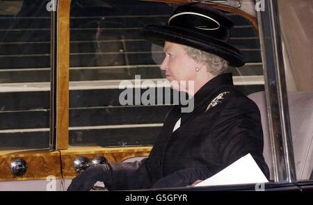 Queen kommt zur Trauerfeier Stockfoto