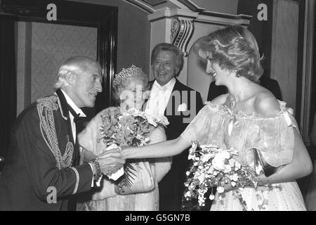 Unterhaltung - Royal Variety Performance 1984 - Victoria Palace Theatre, London Stockfoto