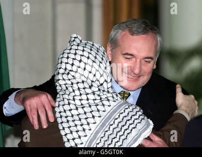 Yasser Arafat trifft Bertie Ahern Stockfoto