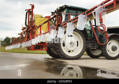 Traktor-Spray Düse Anpassung für Pestizid Fungizid Insektizid sprayer Stockfoto