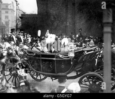 Kaiser Wilhelm II. Und seine Frau Augusta Victoria auf dem Weg zur Guildhall in London. Stockfoto