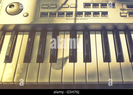 Jahrgang suchen Detail von Schlüsseln auf Musik-keyboard Stockfoto