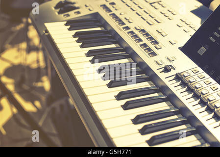 Jahrgang suchen Detail von Schlüsseln auf Musik-keyboard Stockfoto