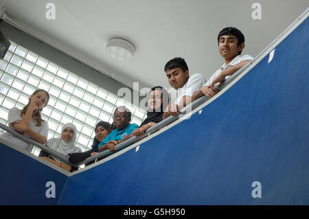 Jugendlichen Studenten an einem Multi-Kulti-Gymnasium. England. UK Stockfoto