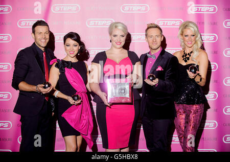 Schritte (von links nach rechts) Lee Latchford-Evans, Lisa Scott-Lee, Claire Richards, Ian 'H' Watkins und Faye Tozer bei der Vorstellung ihres Duftes 'Guilty Pleasure' im Cafe de Paris im Zentrum von London. Stockfoto