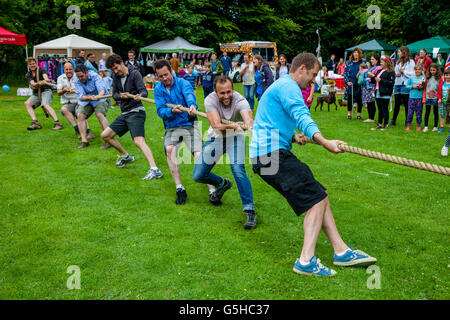 Tauziehen, Kingston Fete, Lewes, Sussex, UK Stockfoto