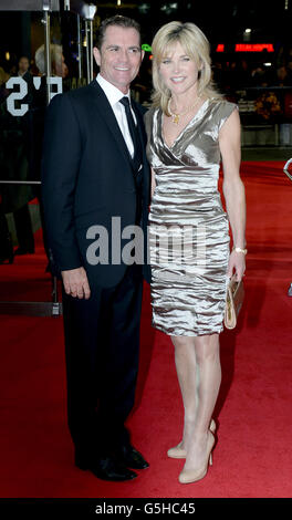 Anthea Turner und Grant Bovey kommen zur Gala-Vorführung von „Crossfire Orkney, Odeon Leicester Square, London. Stockfoto