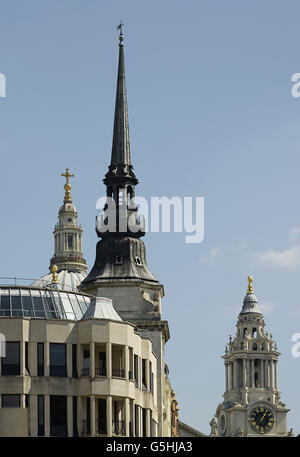 St. Martin in Ludgate, Kirche in der City of London, Turm mit St. Pauls Stockfoto