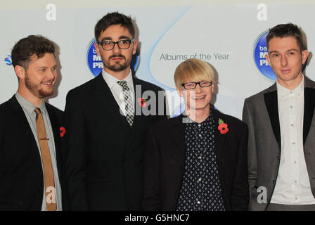 (Von links nach rechts) Joe Newman, Gus Unger-Hamilton, Gwil Sainsbury und Thom Green von Alt-J bei der Ankunft für den Merkur-Preis, im Roundhouse in Camden, Nord-London. Stockfoto