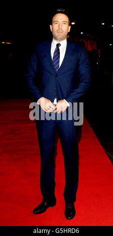 Ben Affleck kommt bei der Vorführung des neuen Films Argo im Odeon Kino in London. Stockfoto