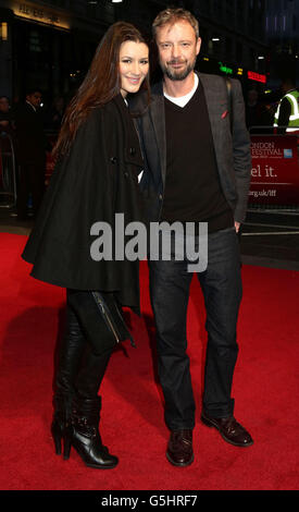 John Simm und seine Frau Kate Magowan bei der BFI London Film Festival Vorführung von Everyday, im Odeon West End im Zentrum von London. Stockfoto