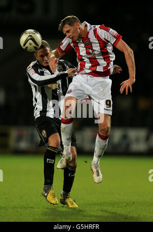 Gary Liddle (links) von Notts County und Chris Porter von Sheffield United Stockfoto