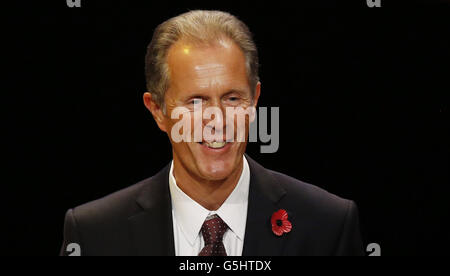 Der Chef der parteiunabhängigen Kampagne Blair Jenkins spricht vor der jährlichen nationalen Konferenz der Scottish National Party (SNP) in der Perth Concert Hall in Schottland. Stockfoto