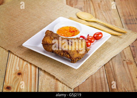 Backhendl auf einem Teller Stockfoto