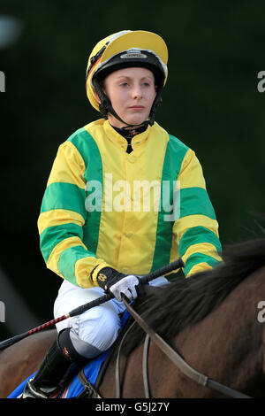 Pferderennen - Nottingham Races. Eva Moscrop, Jockey Stockfoto