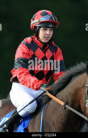 Pferderennen - Nottingham Races. Hannah Nunn, Jockey Stockfoto