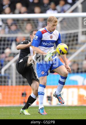 Fußball - Barclays Premier League - lesen gegen Fulham - Madejski-Stadion Stockfoto