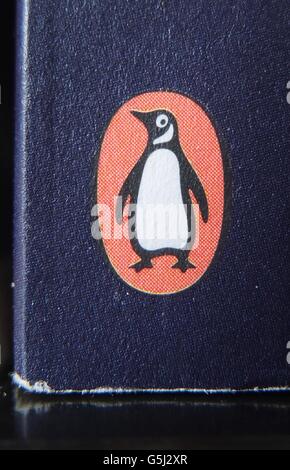 Ein Buch von Penguin veröffentlicht. Ein neues Kapitel in der 77-jährigen Geschichte des Buchverlags wurde heute mit einem Abkommen geschrieben, um das Geschäft mit dem Rivalen Random House zusammenzuführen. Stockfoto