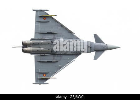 LEEUWARDEN, Niederlande - Juni 10: Spanisch Air Force Eurofighter Typhoon fliegen während der niederländischen Luftwaffe Open House. Juni Stockfoto