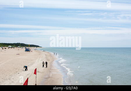 PALANGA Litauen - 13 Juni: Blick auf den Palanga sandigen Strand. Palanga ist der beliebteste Ferienort in Litauen Stockfoto