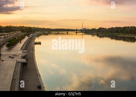 Sonnenuntergang über Visla Fluss in Warschau, Polen Stockfoto