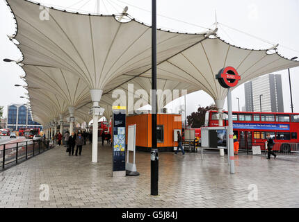 Ein allgemeiner Blick auf Stratford Station Busstation, Stratford, East London. Stockfoto