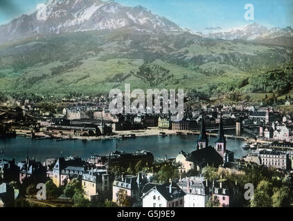Ansicht von Luzern in der Schweiz Mit Seebrücke Und Pilatus Berg, ca. 1910. Blick über die Stadt Luzern, Schweiz, mit Brücke und Pilatus Berg, ca. 1910 s. Stockfoto