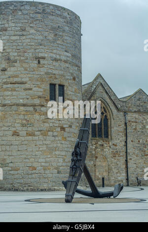 Anker im Rathaushof in Caernarfon Castle in Nordwales Stockfoto