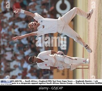 02-JAN-96, Südafrika gegen England-Fünfter Test aus Kapstadt, England Dominic Cork legt einen verzweifelten Appell gegen Südafrikas Hanse Cronje, Bild von Laurence Griffiths, ab Stockfoto