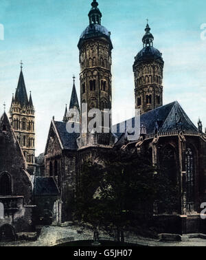 Sterben Sie Gotische Marienkirche Und der Dom Zu Naumburg an der Saale, Thüringen 1920er Jahre. Gotische St. Mary-Kirche und die Kathedrale von Naumburg am Fluss Saale, Thüringen, 1920er Jahre. Stockfoto