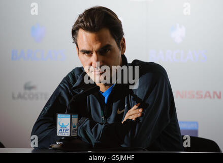 Tennis - Barclays ATP World Tour Finals - Praxis Tag zwei - O2 Arena. Der Schweizer Roger Federer bei einer Pressekonferenz im Vorfeld der Barclays ATP World Tour Finals in der O2 Arena, London. Stockfoto