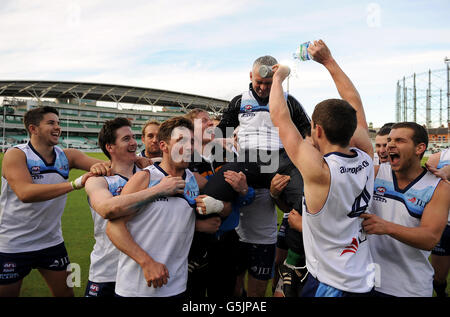 Australian Rules Football - AFL European Challenge Cup - Port Adelaide V Western Bulldogs - das KIA Oval Stockfoto