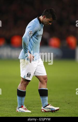 Fußball - UEFA Champions League - Gruppe D - Manchester City / Ajax - Etihad Stadium. Sergio Aguero von Manchester City war niedergeschlagen Stockfoto