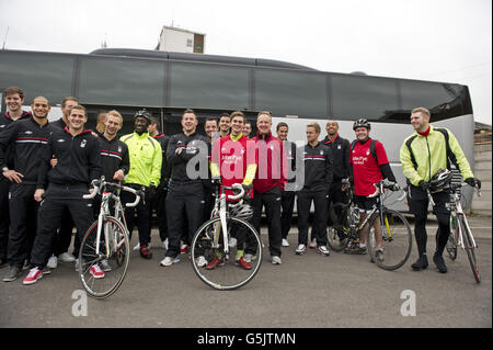 Fußball - Nottingham Forest Charity-Radtour - City Ground Stockfoto