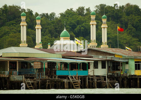 Brunei Wasserstadt mit Moschee genannt Kampong Ayer in Bandar Seri Begawan Stockfoto