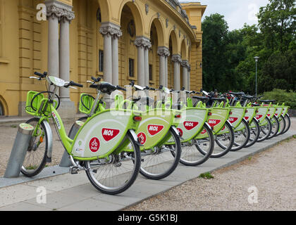 MOL Bubi Fahrradständer in Budapest, Ungarn.    Reisen Sie - Budapest - Ungarn - 17. Mai 2016.  © Jürgen Stockfoto