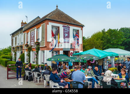 Pegasus Bridge Café, Benouville, Normandie, Frankreich - Das erste Haus am D-Day, 6. Juni 1944, befreit zu werden. Stockfoto