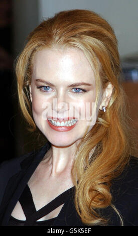 Nicole Kidman kommt zur Premiere ihres neuen Films Birthday Girl im Londoner Odeon West End. Die Low-Budget-Romantikkomödie von Jez Butterworth stellt Nicole Kidman als Postversand vor, die vom britischen Schauspieler Ben Chaplin gekauft wird. Stockfoto