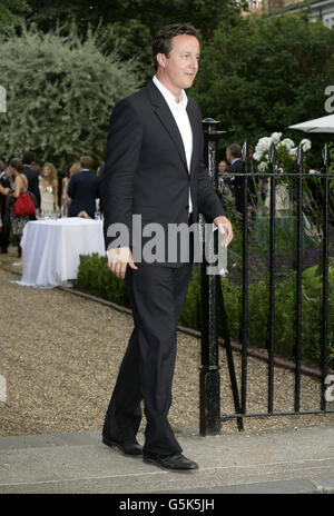 Sir David Frost Summer Garden Party - London. David Cameron nimmt an der Sommergarten-Party von Sir David Frost auf dem Carlyle Square, Chelsea, West-London, Teil. Stockfoto