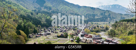 Panoramablick über Ōgimachi Folk Village, Hida Shirakawa-Go, Japan Stockfoto