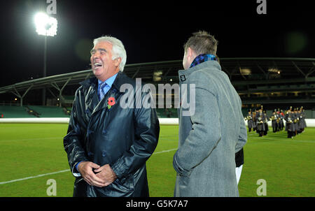 Fußball - FA Cup Final Rematch - Wanderer gegen Royal Engineers - das KIA Oval. Wanderers Manager Bobby Gould lacht vor dem Anstoß Stockfoto