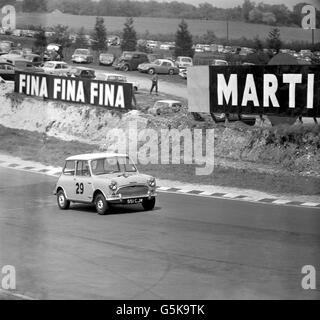 Sally Stokes - schnelle Mädchen Trophy Rennen - Brands Hatch - Kent Stockfoto