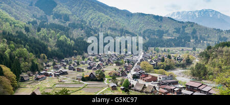 Panoramablick über Ōgimachi Folk Village, Hida Shirakawa-Go, Japan Stockfoto